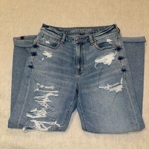 AMERICAN EAGLE - medium wash, high rise, mom jean